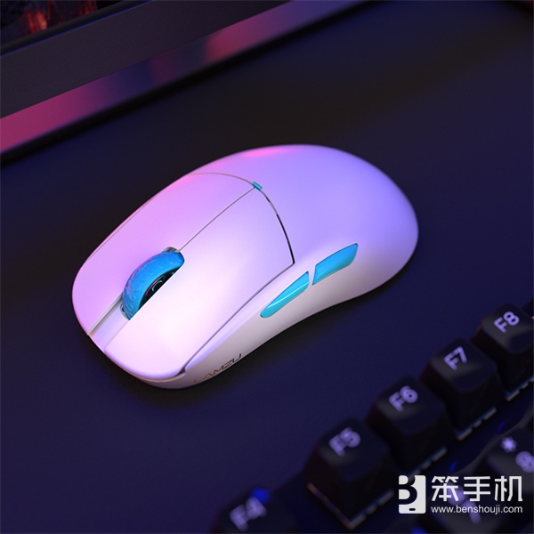 兰族首次登场 eSmart 盛宴，追求电竞美学，深谙游戏之道，共造梦想鼠标